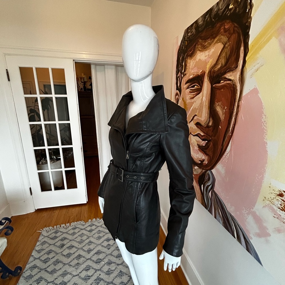 Danier Women's Black Leather Zip up Jacket with Belt